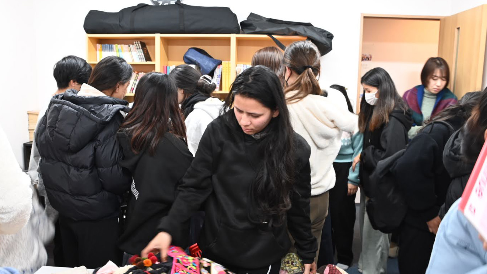 Ảnh chợ đồ cũ 1 (hình tạm thời)